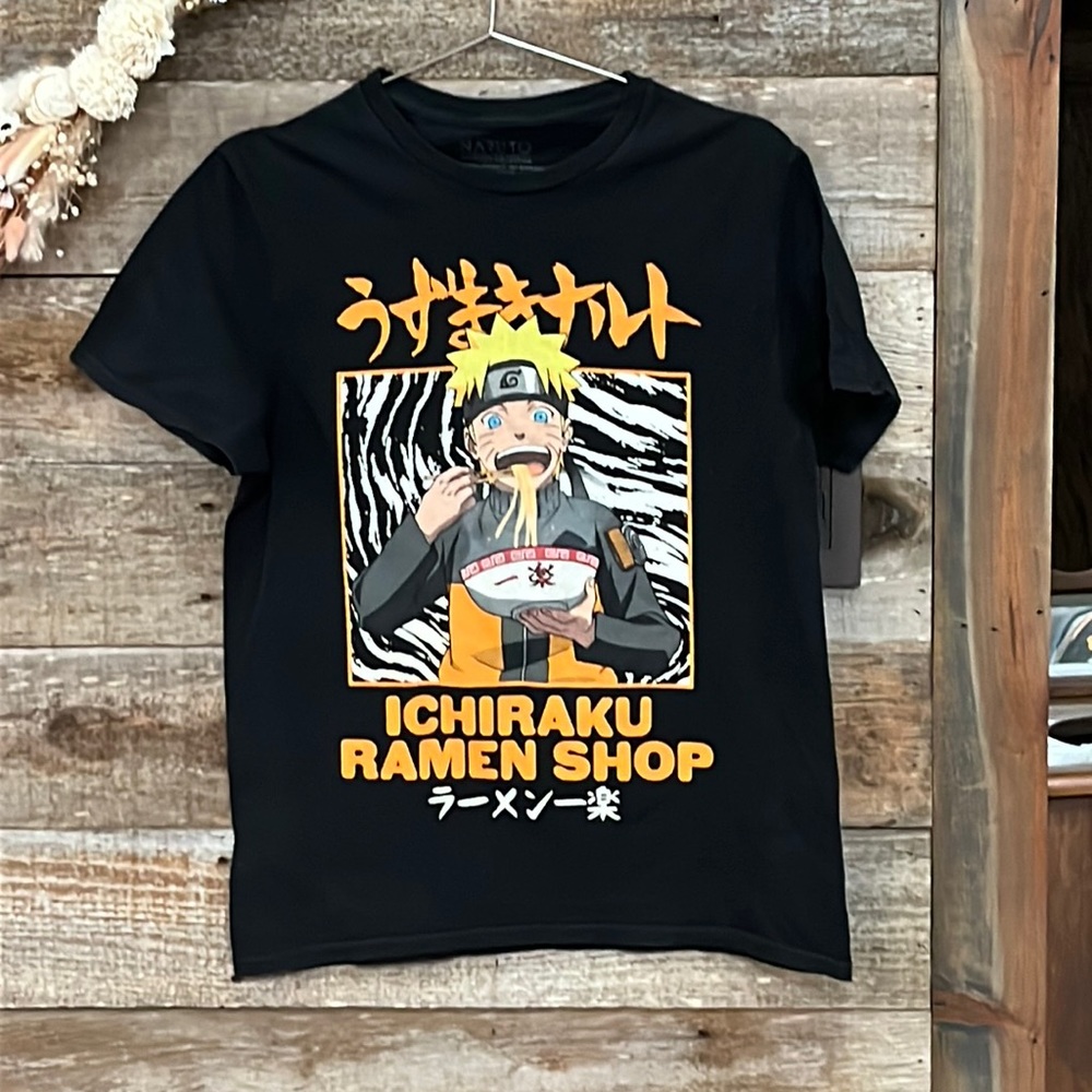 Men’s M Naruto t shirt